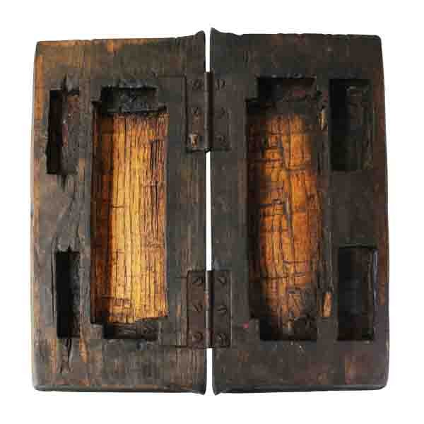 Par de peanas de madera – Mariah Shaddahi Antiguedades